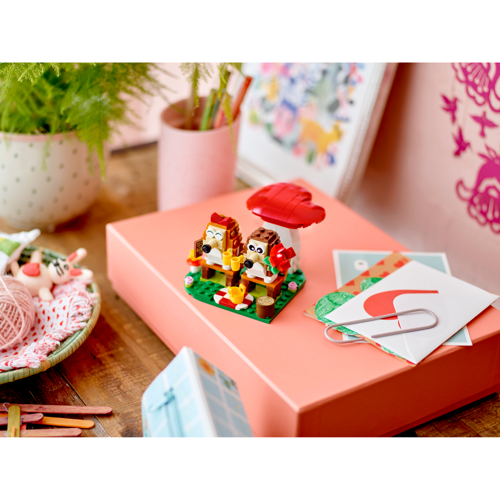 LEGO Seasons Hedgehog Picnic Date