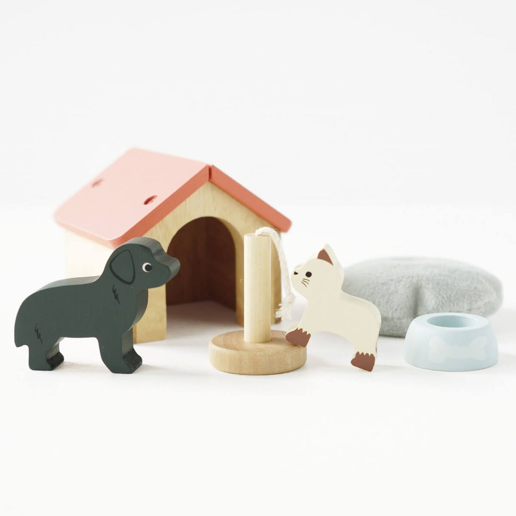 Le Toy Van Wooden Doll House Pet Set
