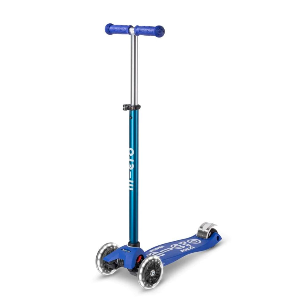 MICRO Maxi Deluxe LED Kickboard Scooter Blue