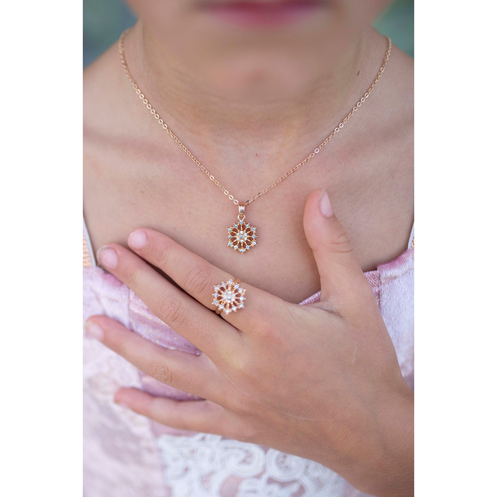 Great Pretenders Snowflake Necklace and Ring