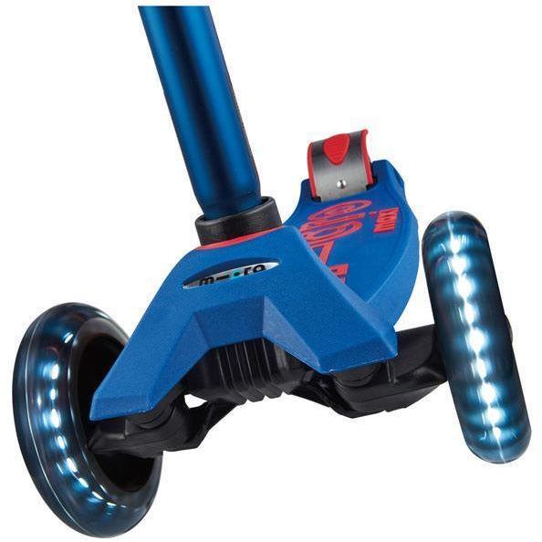 Maxi Micro Deluxe LED Kickboard Scooter Blue
