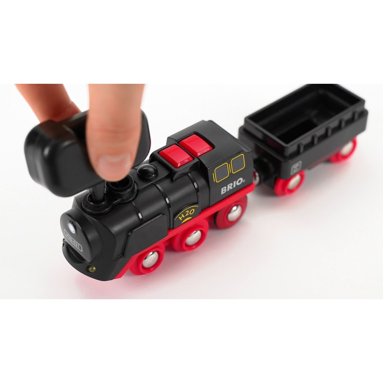 Brio World 33884 Battery-Operated Steaming Train | Toy Train with Light and  Steam Effects for Kids Age 3 and Up, Black